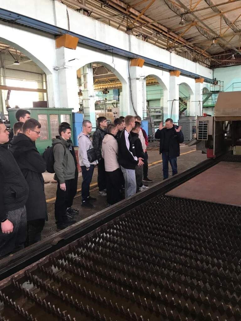      В ходе экскурсии будущие механики смогли наблюдать некоторые технологические процессы Миллеровосельмаша. Редакция газеты "Наш край"