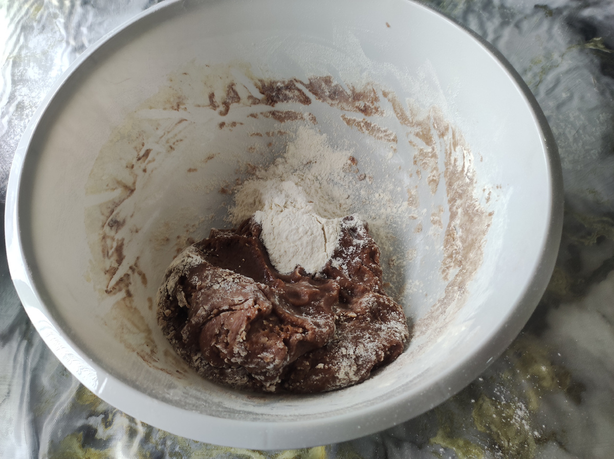 Замесили тесто.