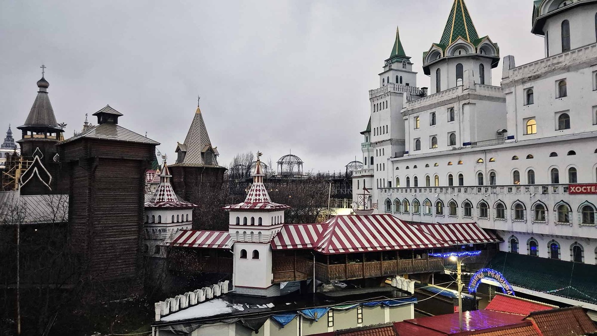 Такой вид открывался из окон моего номера