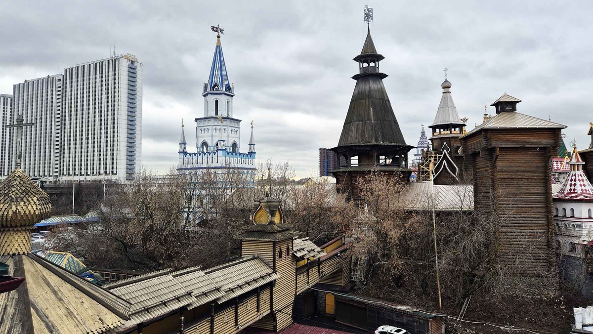 И снова вид из окна. В нескольких минутах ходьбы отсюда располагается станция метро Партизанская