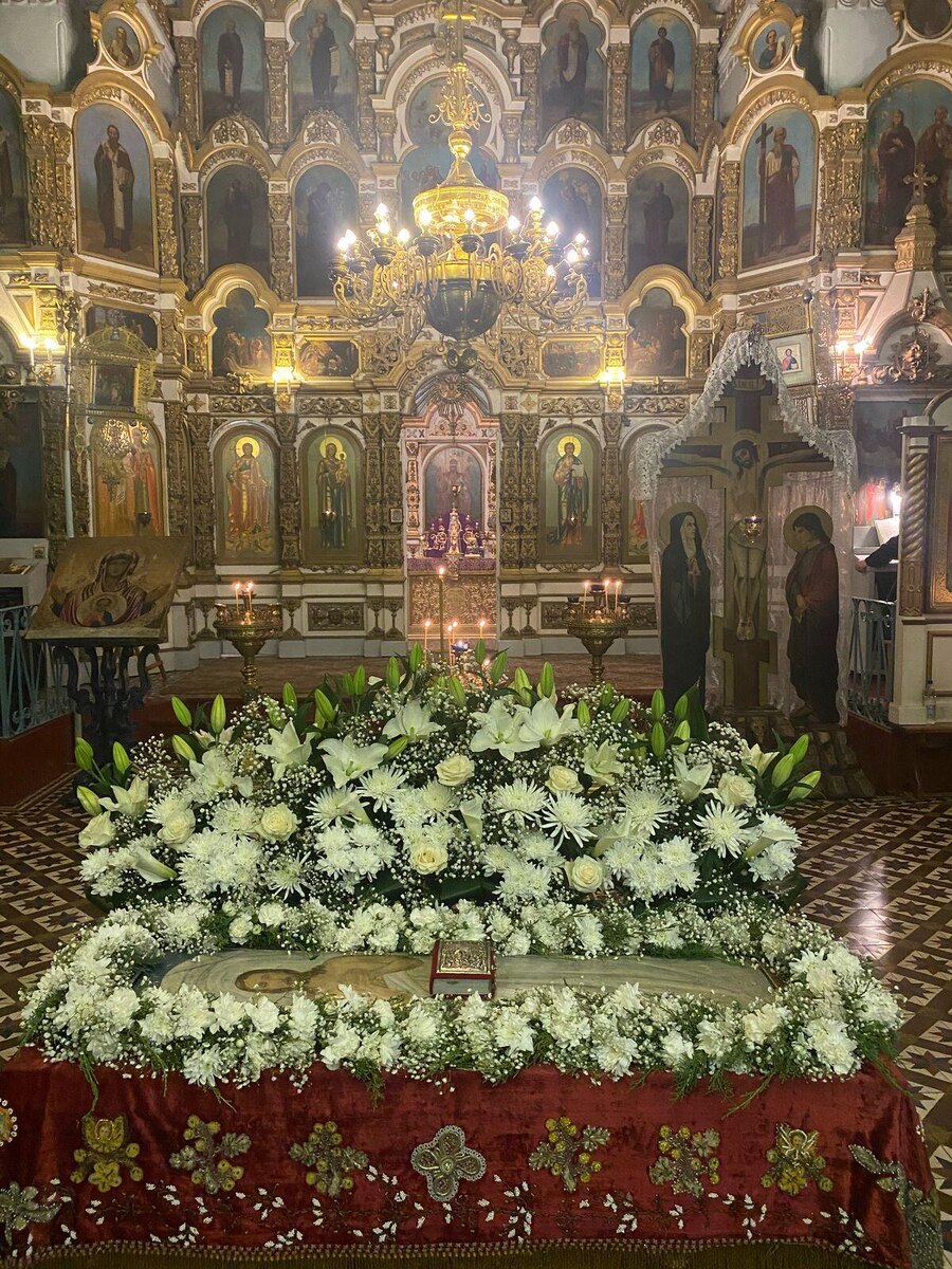 В храме