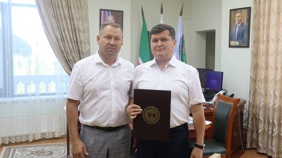 Тимур Галеев (справа).📷Фото: Главное управление ветеринарии Кабинета Министров Республики Татарстан