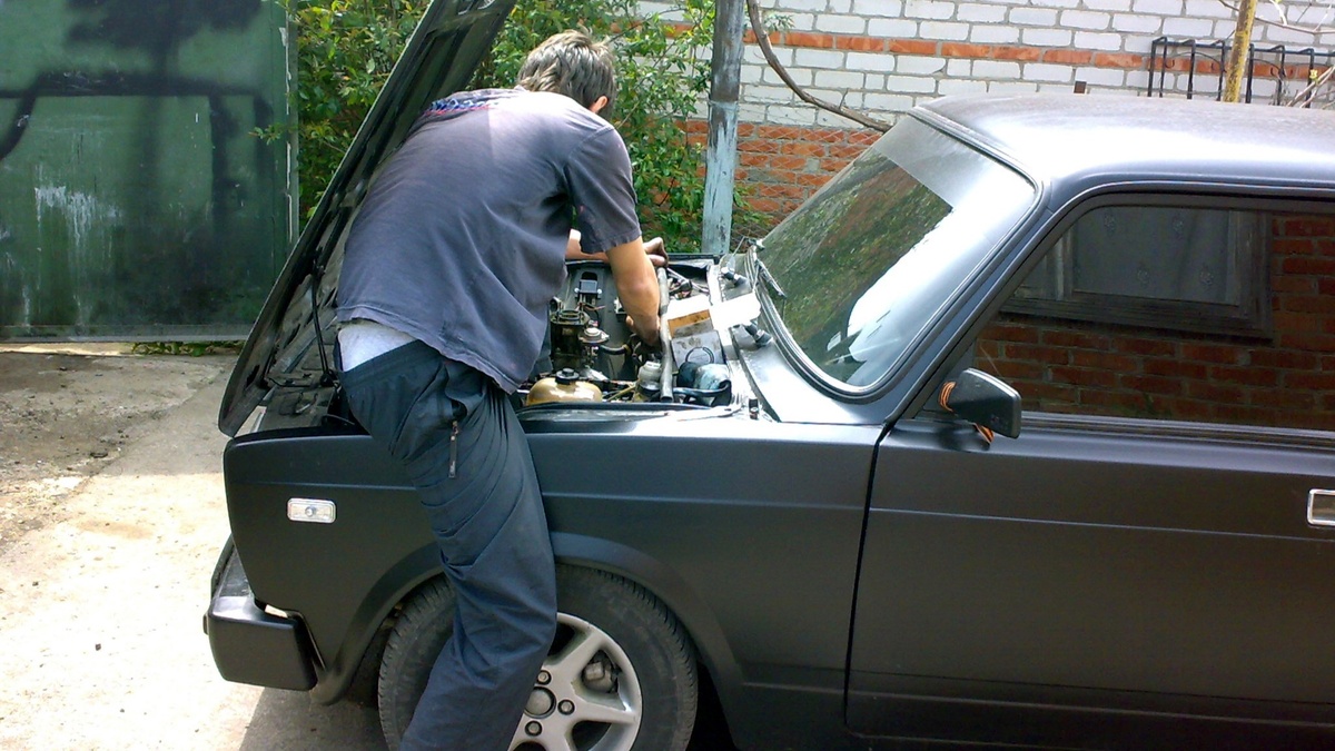 Райдер Иванович Прогараж архивное фото май 2009 года