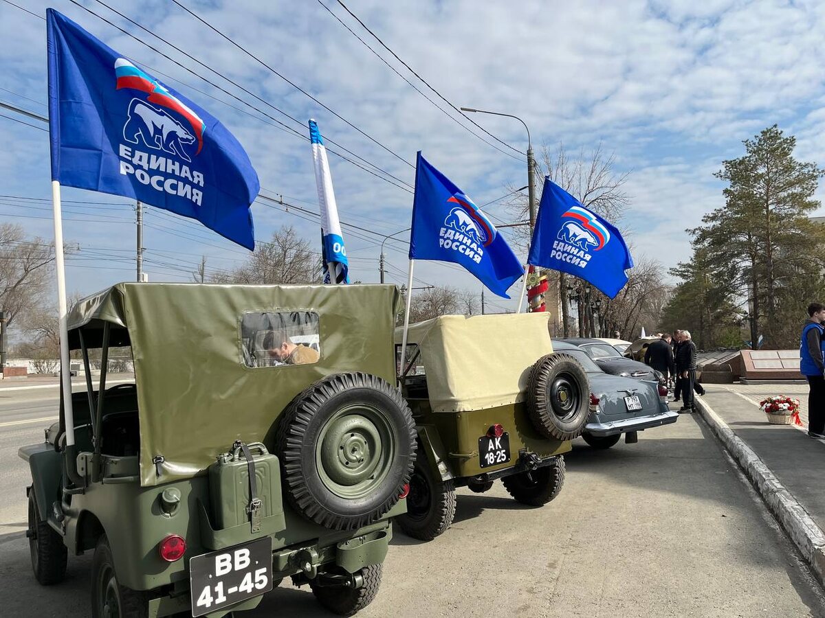    По улицам Оренбурга прошли ретроавтомобили времен Великой Отечественной войны Андрей Севостьянов