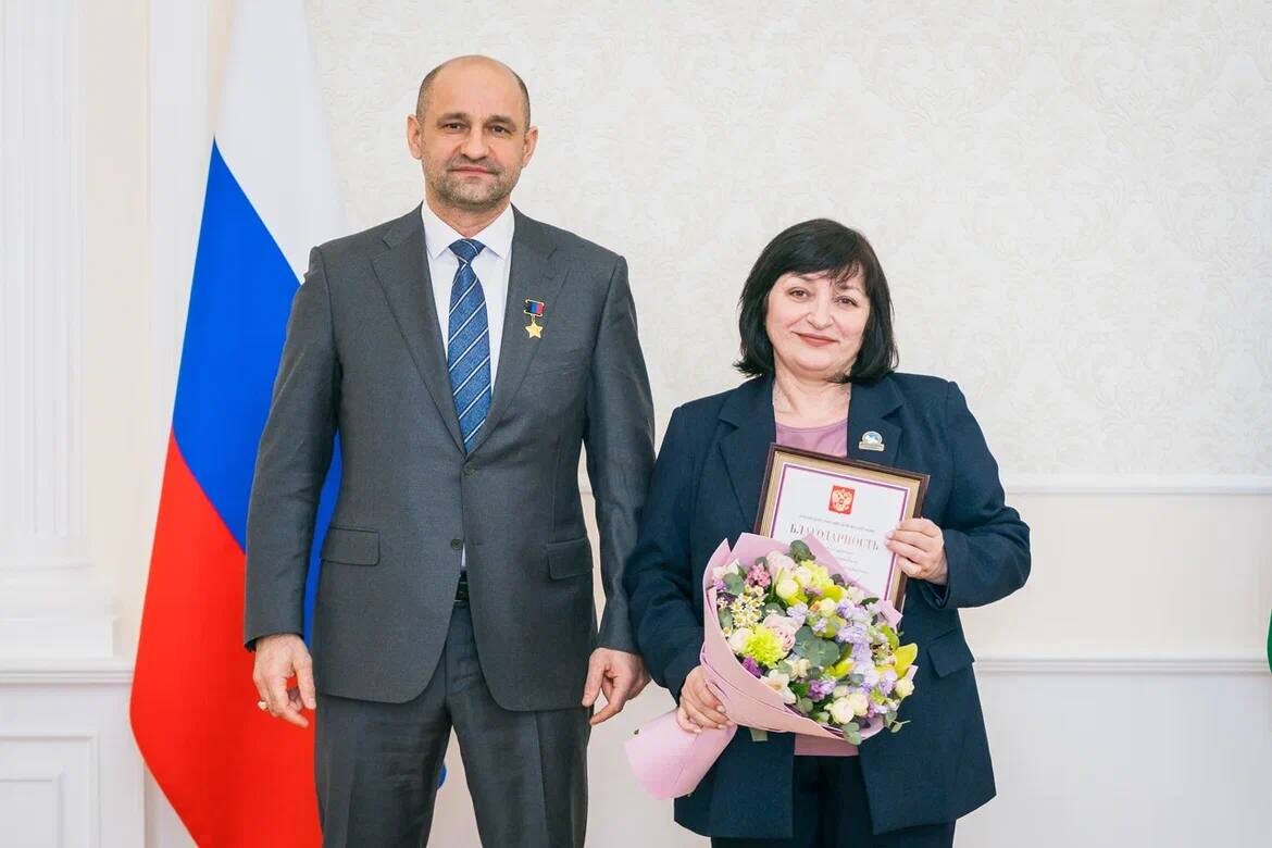    Полпред президента Артем Жога отметил работу Югры по достижению национальных целей и наградил отличившихся представителей региона