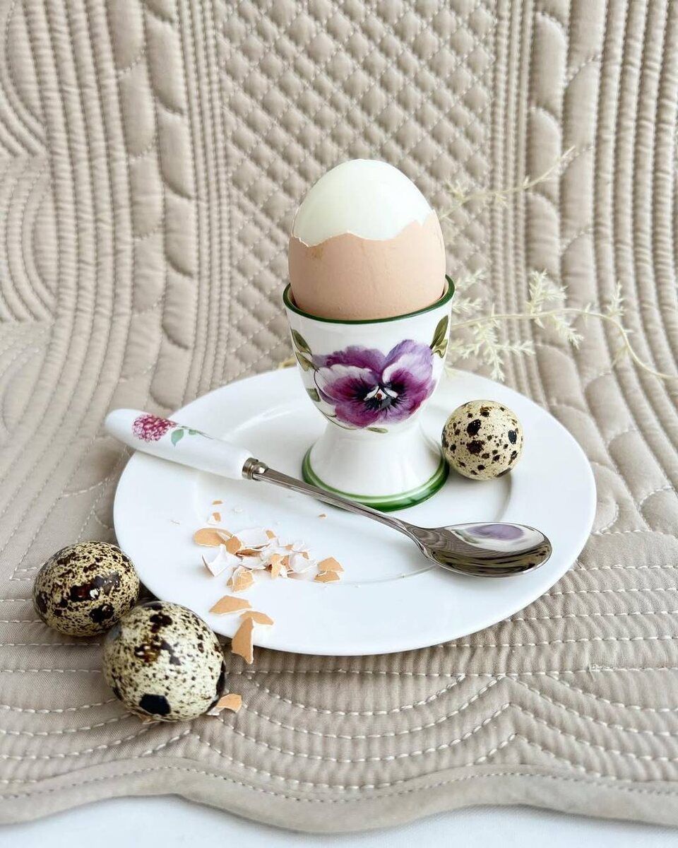 Фарфоровая подставка под яйцо 