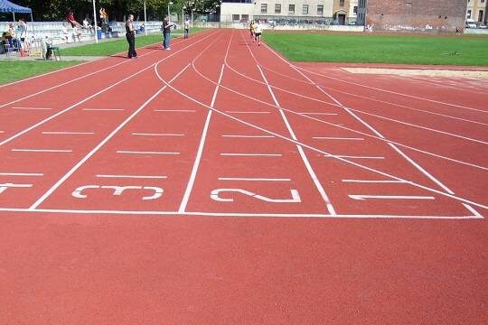    В Пекине роботы впервые пробежали полумарафон с людьми