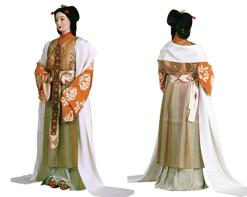 Наряд придворной дамы раннего Хэйан, вдохновленный китайским стилем