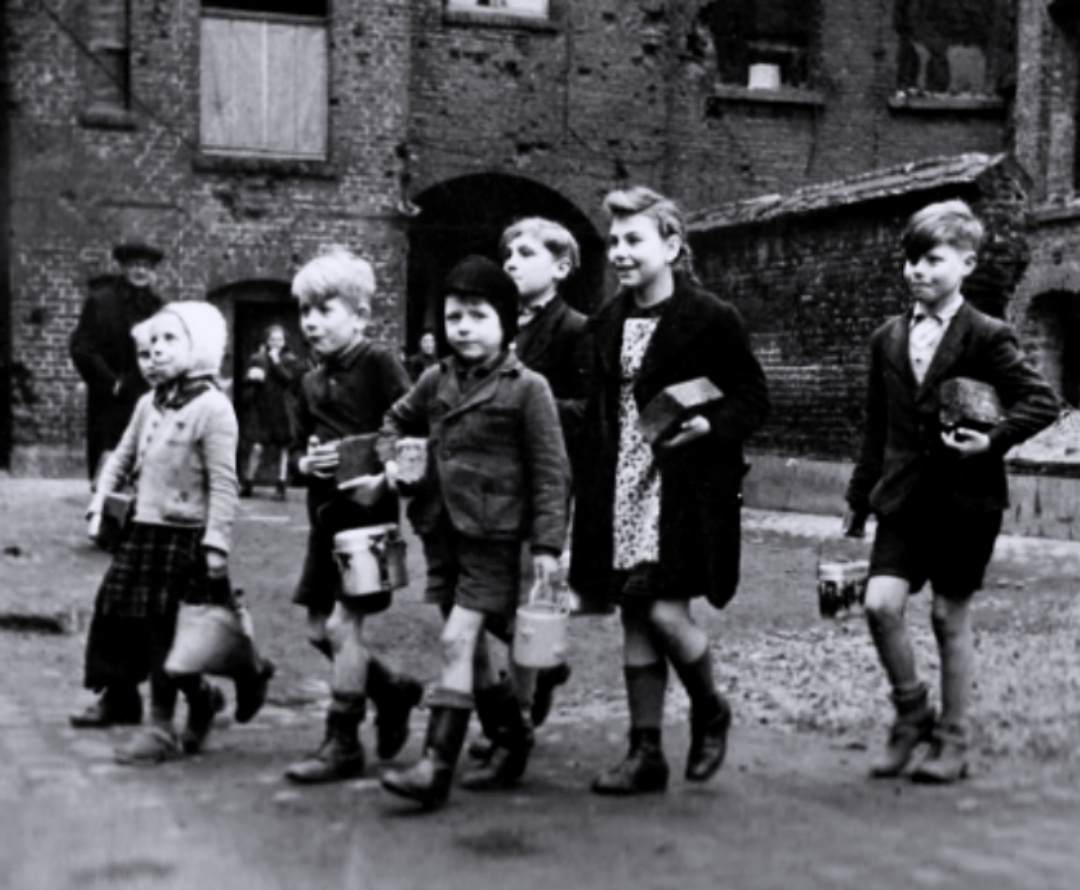 Берлин 45-го. За молоком и кашей к русским солдатам.