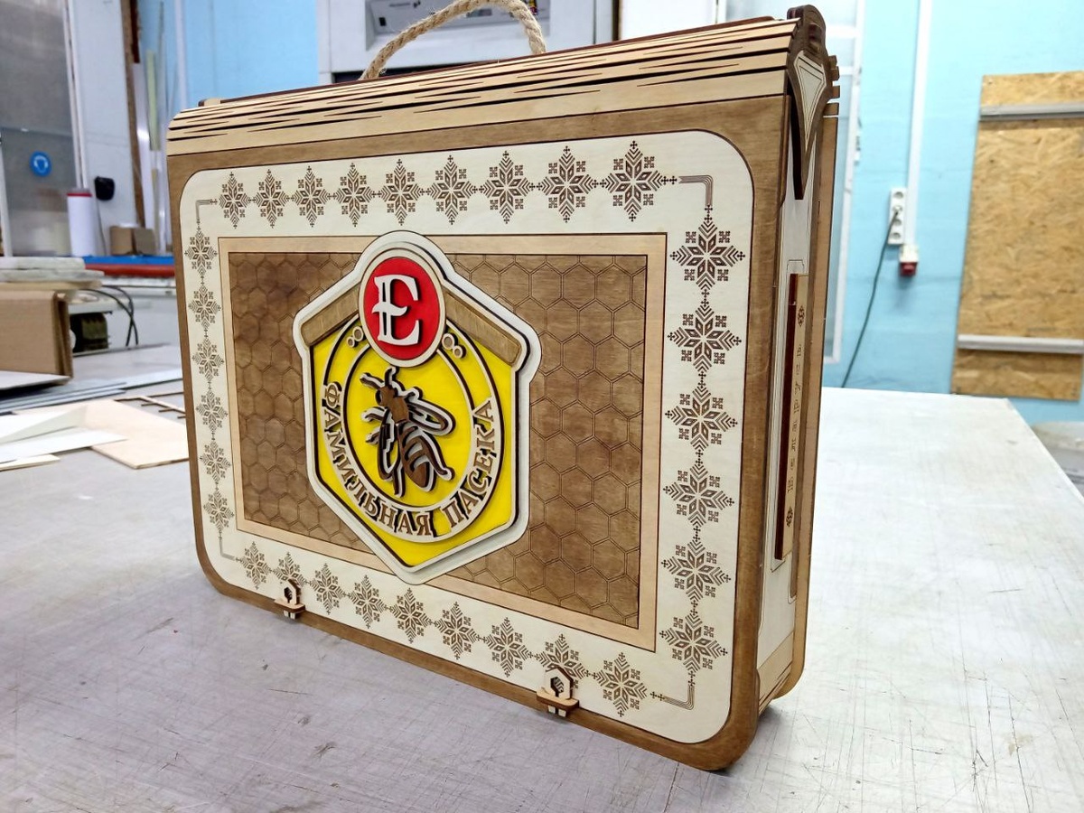 Лазерная резка и гравировка на фанере и коже.