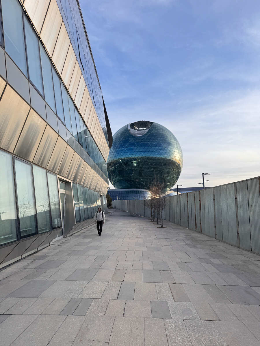 17 км я прошёл через весь город пешком, что бы посмотреть эту достопримечательность изнутри. А она закрыта 😂