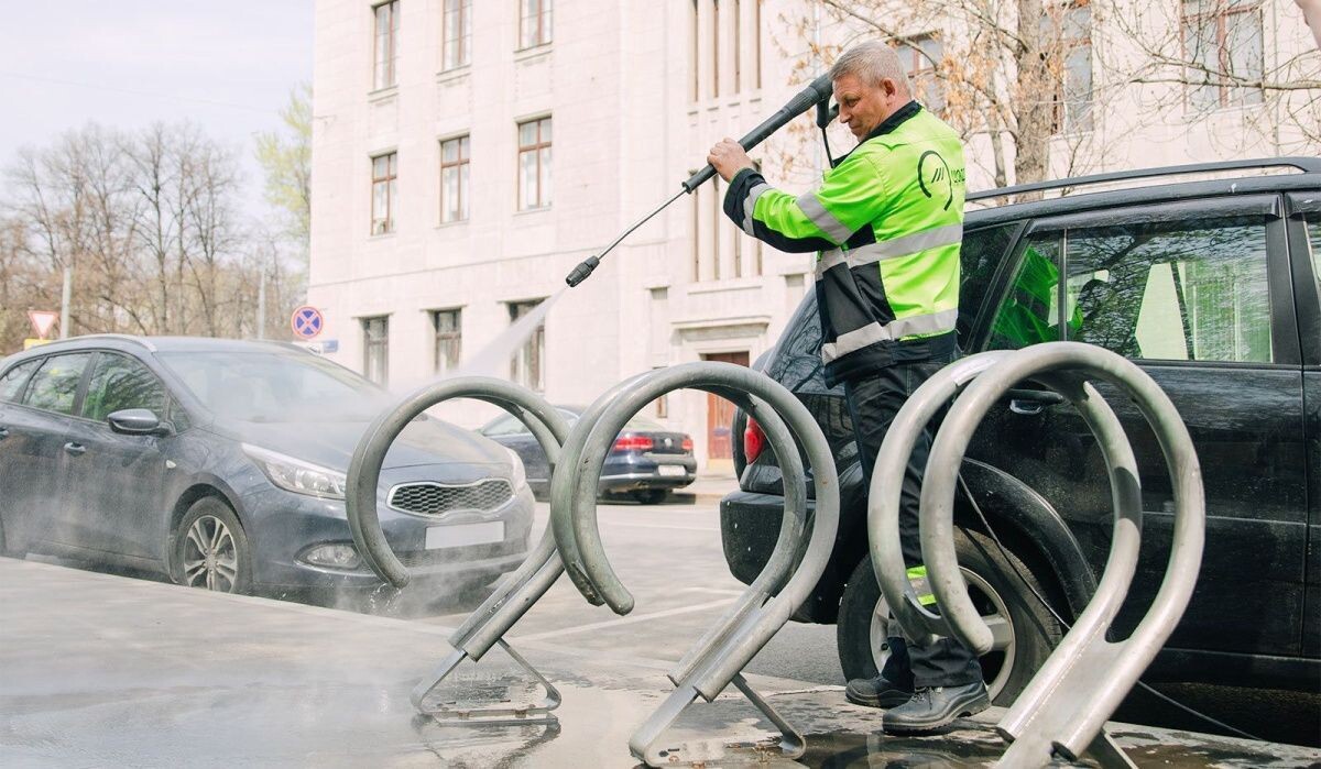     Мойка транспортных объектов. Источник: mos.ru Автор фото: Пресс-служба Мэра и Правительства Москвы