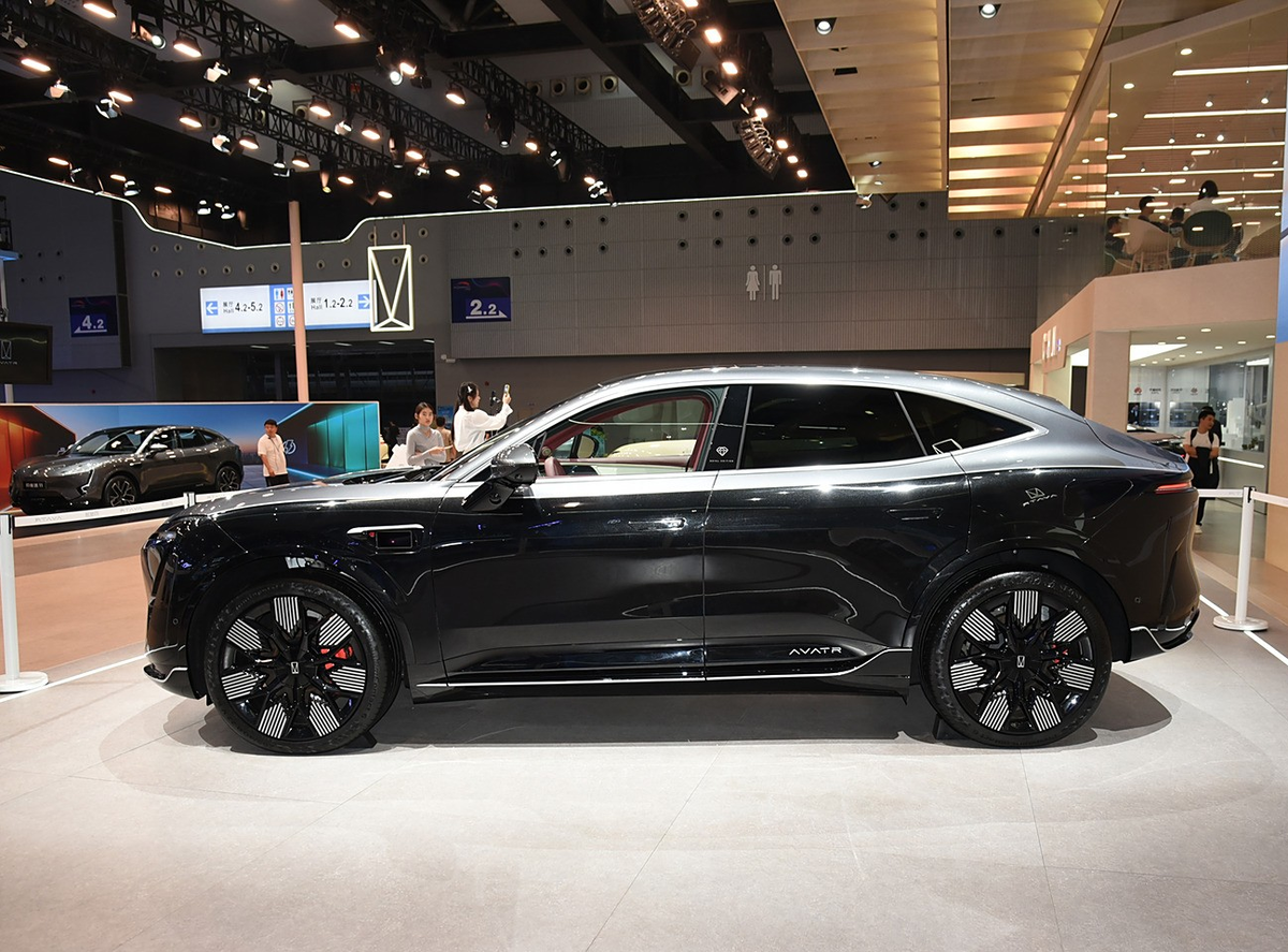 AVATR 11  специальная версия Royal Theatre Edition