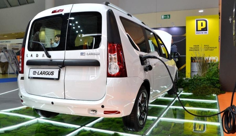    «АвтоВАЗ» выпускает электромобиль Lada е-Largus, который никто не покупает