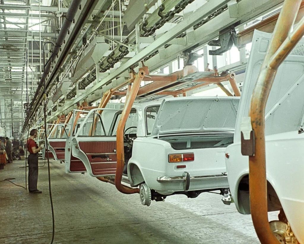 Первые автомобили ВАЗ-2101 сошли с конвейера 19 апреля 1970 года.