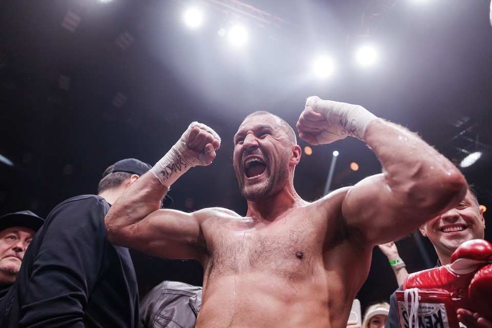    Сергей Ковалев не скрывал эмоций после победы в прощальном бою. Валерий ЗВОНАРЕВ