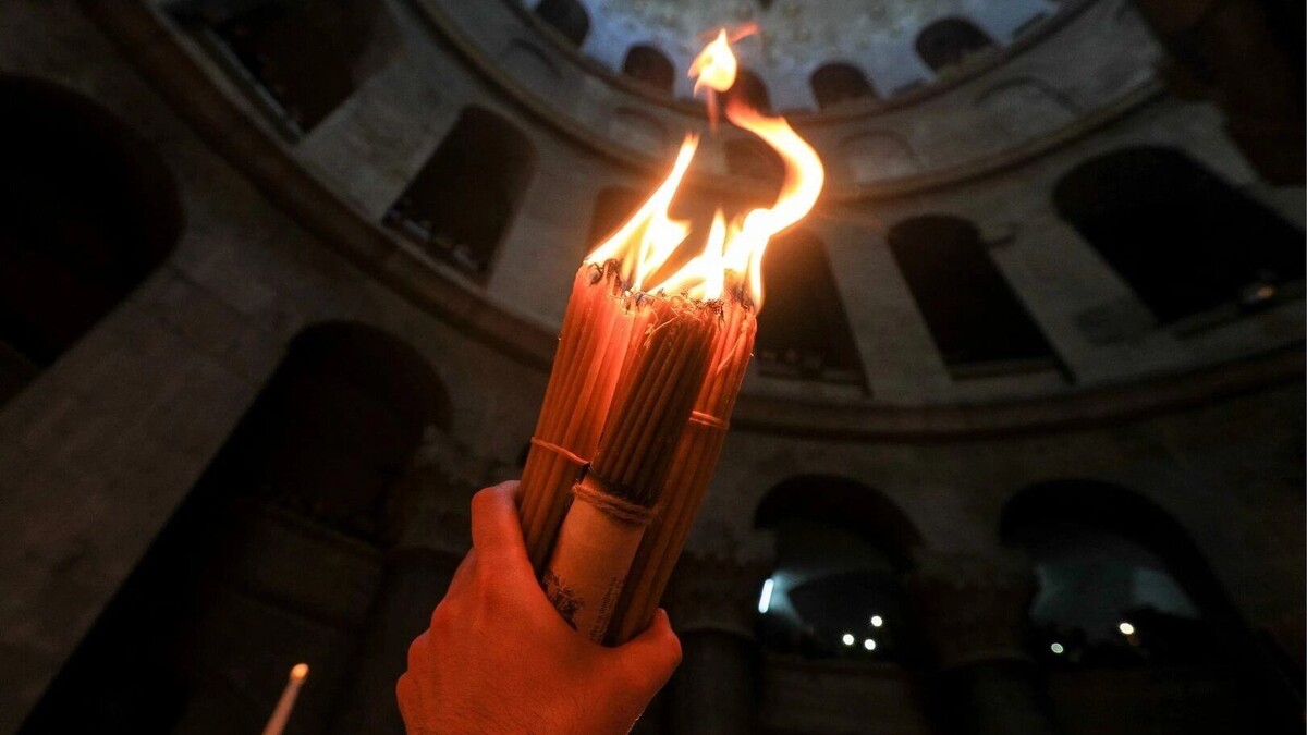 Каждый год перед праздником православной Пасхи в храме Воскресения Христова в Иерусалиме проходит церемония схождения Благодатного огня. Фото: РПЦ