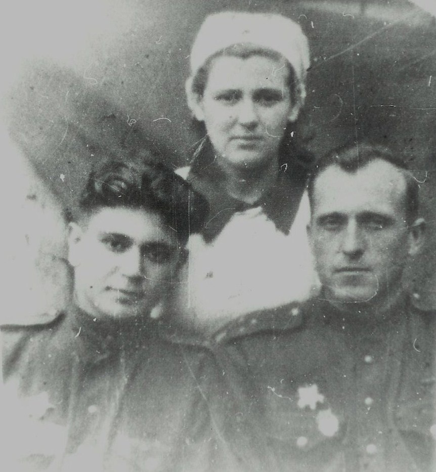 В госпитале, слева Захарьян Гурген Арутюнович