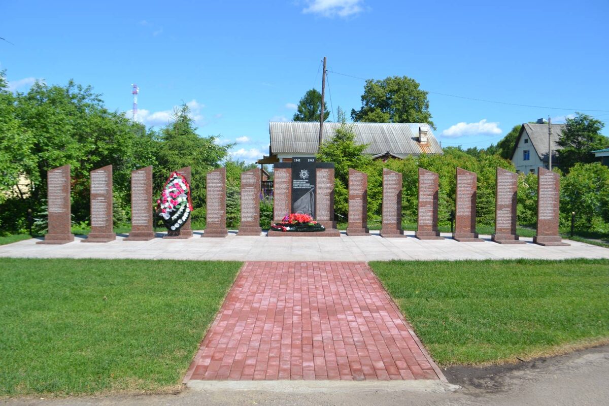 Мемориальный комплекс в селе Шарапово Шатурского района Московской области