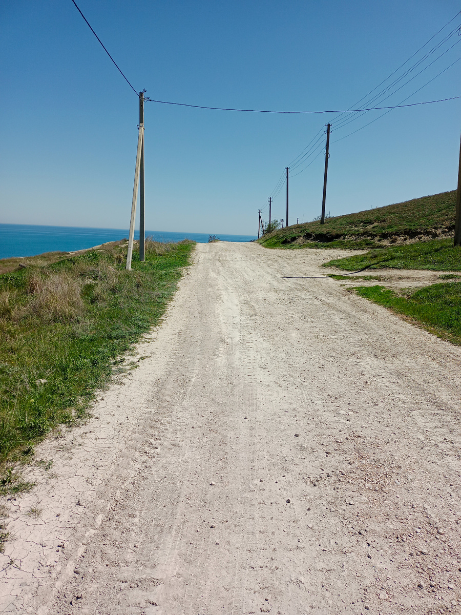 Вполне проходимая грунтовка, но местами ямы