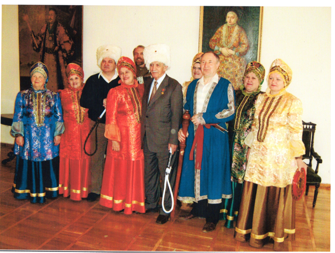 Геворк Андреевич Вартанян с хором Старочеркасского музея. 15.04.2008 г.