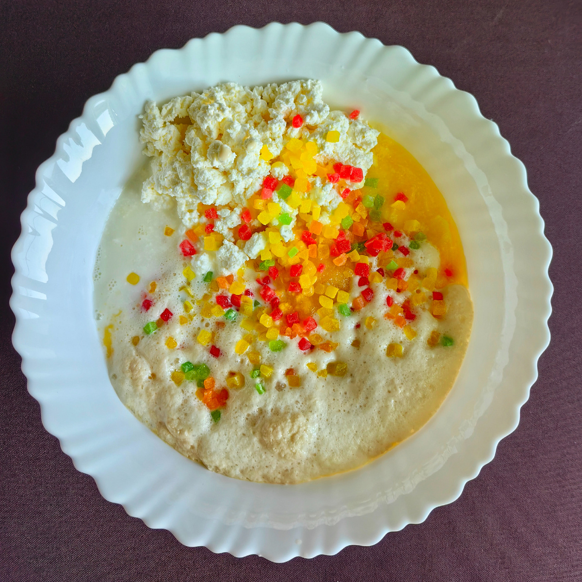 Смешиваем ингредиенты для теста.