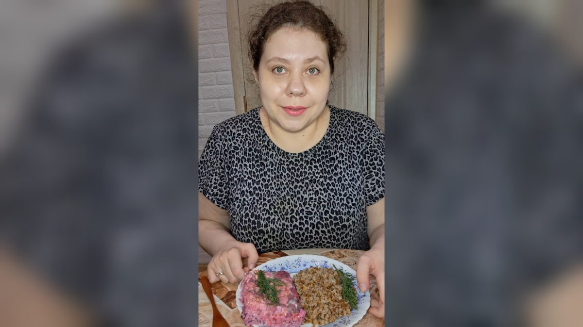 Ирина Рис, заставка мукбанга на Рутубе