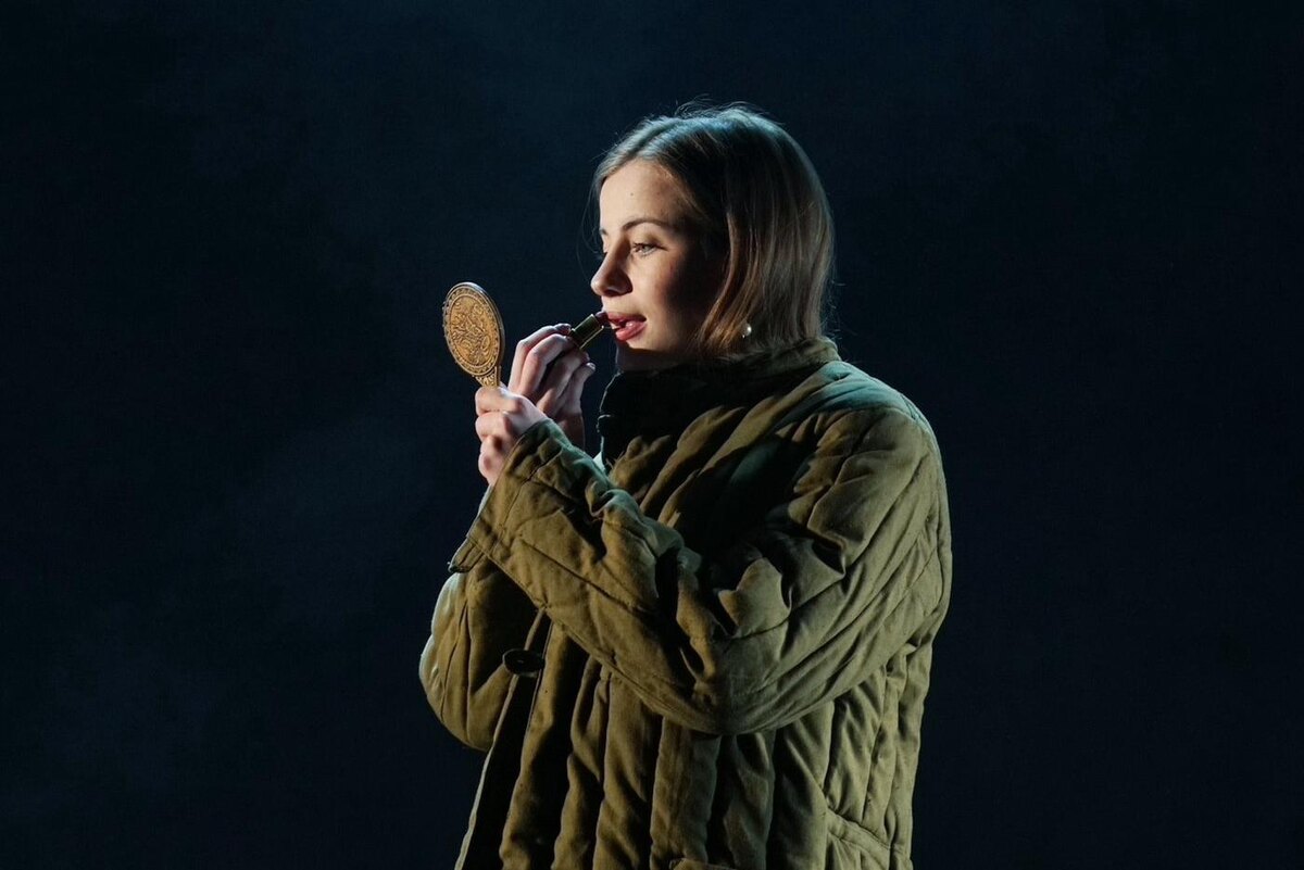 Ватник согреет даже Русалку. Пресс-служба МХТ имени А.П. Чехова 