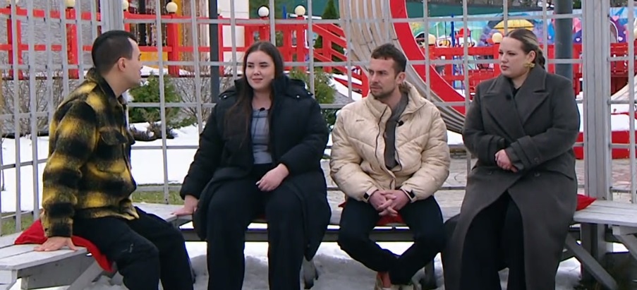 Антон Беккужев на тете с участниками "Дома-2" (фото из эфира на «Okko»)