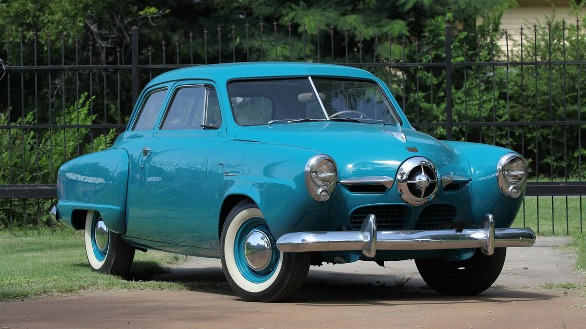Автомобиль Studebaker Champion 1950 года.