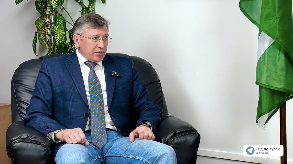 Петров Алексей Викторович – декан факультета безопасности и таможни Президентской Академии. СМИ «Гид по вузам».