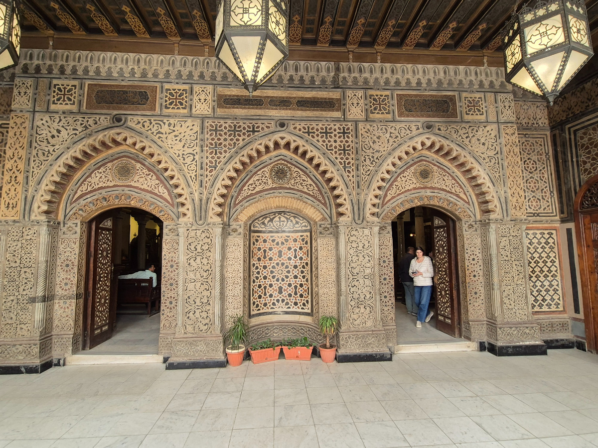 Вход в "Подвешенную церковь" | Личное фото