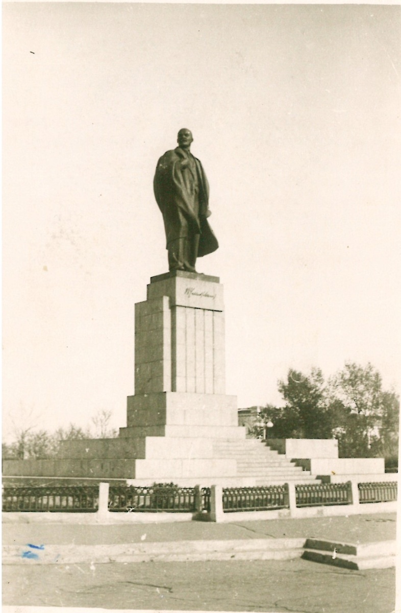 60-е годы. Памятник Ленину. Ульяновск