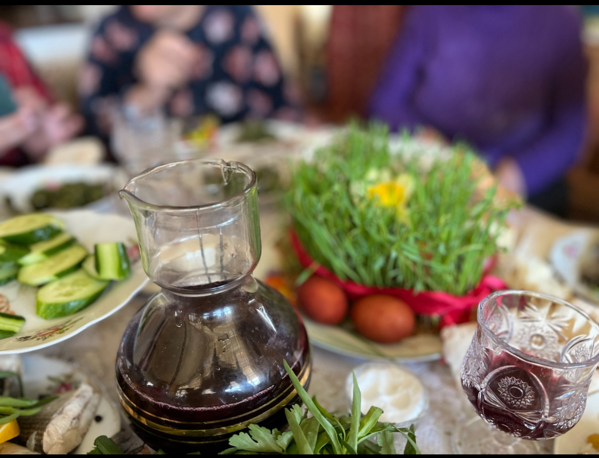 Пасхальный стол в деревне Овк