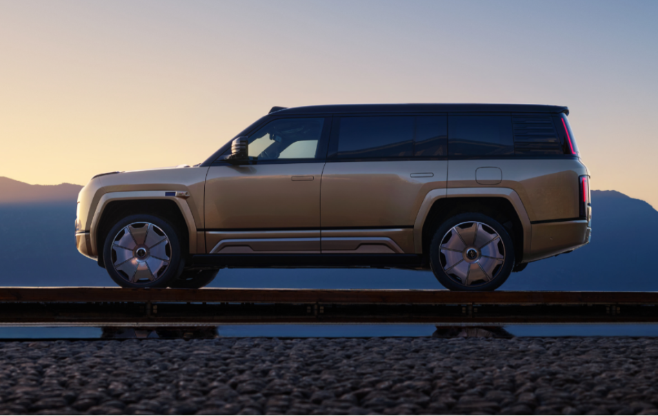 Новый BYD Yangwang U8L: официальный дебют намечен на конец апреля 2025 года, в Шанхае.