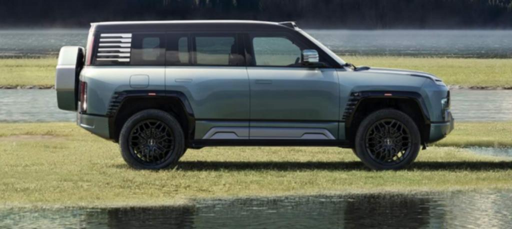 Для сравнения: сегодняшняя (актуальная) версия внедорожника BYD Yangwang U8.