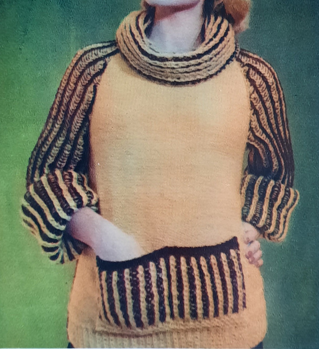 Размер(46-48).Шерсти по 300г. корич.и желтой (пр.рижская в 1нить).Спицы 4 и 5. Вязание: резинка 1×1 из снятых петель, чулочная вязка , двухцветная английская резинка 1×1. Для образца резинки: наберите 29п.(число п.должно быть нечетное, включая кромочные). 1р. - 1лиц.1изн.и т.д. 2р. - и все четные ряды - изн.п.снимать, оставляя нить перед работой, лиц.п.вязать лицевыми. 3р. - узор повторять с первого ряда. ДЛЯ ОБРАЗЦА ДВУХЦВЕТНОЙ АНГЛИЙСКОЙ РЕЗИНКИ 1×1: набрать 29п.(число петель должно быть нечет.включая кром.) 1р.- (лицевая сторона работы - темная нить)- 1лиц., 1Н, 1снять и т.д. 2р.- (изнаночная сторона - светлая нить)- 1Н, 1снять, 1лиц.(лицевой провязывать накид с петлей, считая их за одну петлю) и т.д. 3р.- (вязанье передвинуть к противоположному концу спицы и вязать темной нитью)- 1изн.(изнаночной вязать накид с петлей, считая их за одну петлю), 1Н., 1 снять и т.д. 4р.- (светлая нить)- 1Н., 1 снять,1изн.и т.д. 5р.- (темная нить)- 1лиц., 1Н., 1 снять и т.д. 6р.- повторять со 2 ряда.