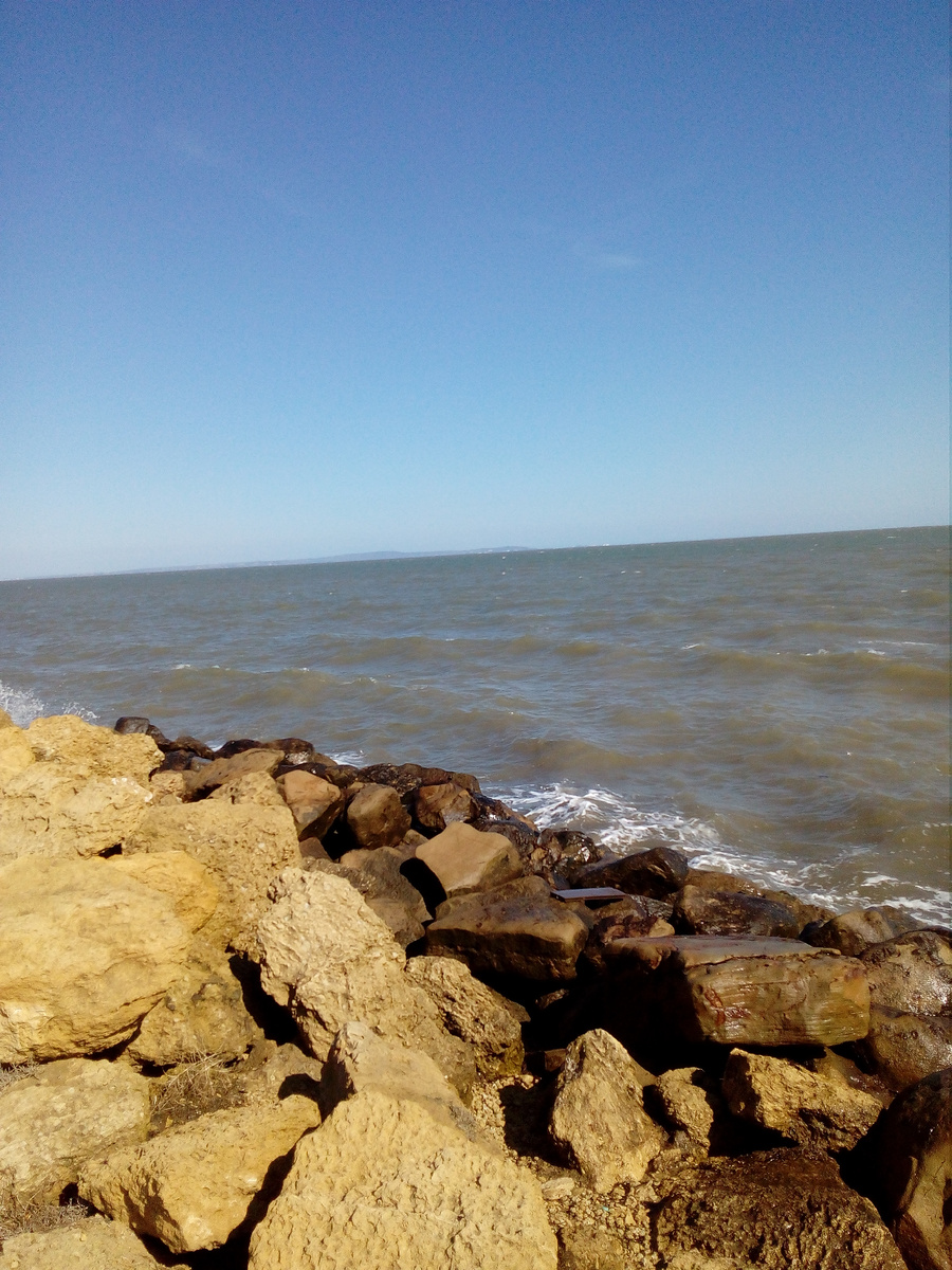 Таманский залив сегодня. Фото сделано два дня назад. Набережная.