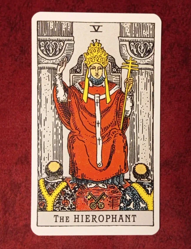 Карта Иерофант (соответствие Тельцу) в системе Таро А.Уэйта.