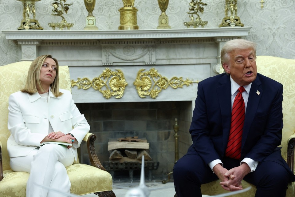    Мелони на встрече с Трампом перебила переводчицу, когда та говорила об Украине REUTERS