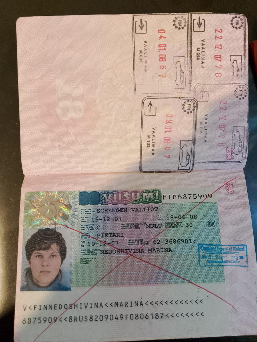 А вот у меня начинается гайморит:) раньше внимания не обращала на видоизменения с лицом. Гайморит страшная штука при фотографировании на визу 