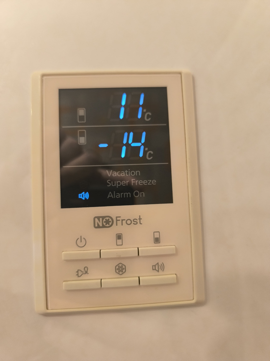 Вот такой "пульт управления холодильником", дисплей много лет у нас не работал.