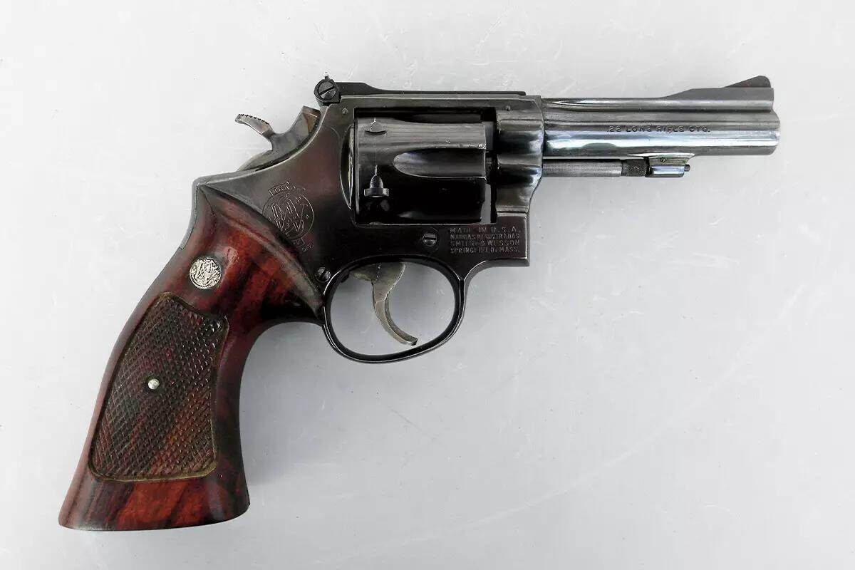 Модель 18 (22 калибра) — револьвер с K-образной рамкой. Редкость на рынке делает его ценным для коллекционеров и стрелков.