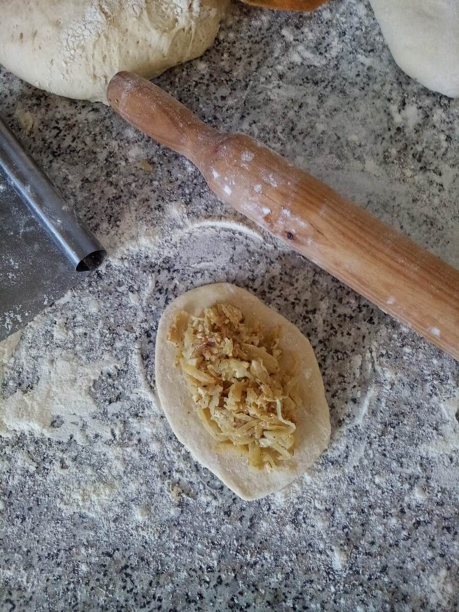 Люблю, когда в пирожках много начинки)