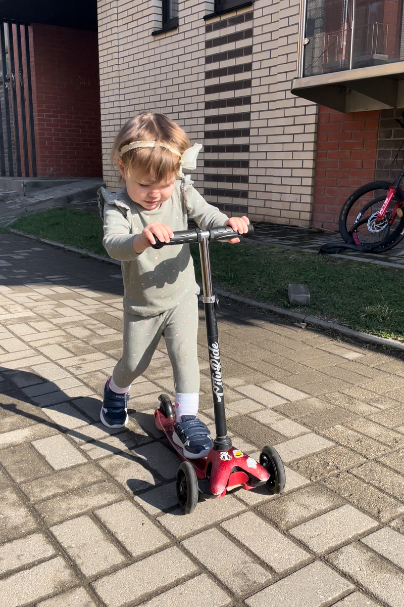 Маша и самокат прогулка 1 