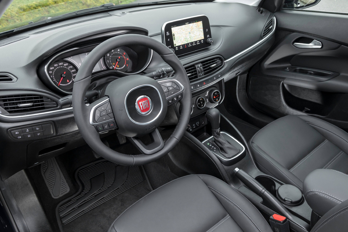 Fiat Tipo II дорестайлинг (2015–2020) интерьер