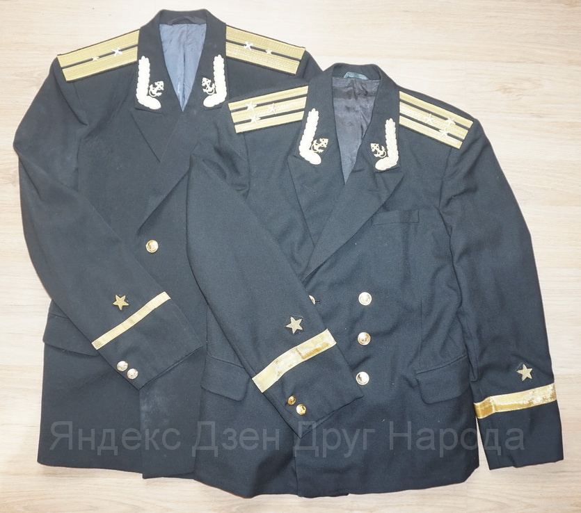 Тужурка парадная инженера-младшего лейтенанта и тужурка парадная капитана 1 ранга. Фото автора