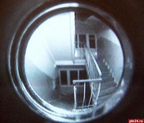 Через глазок