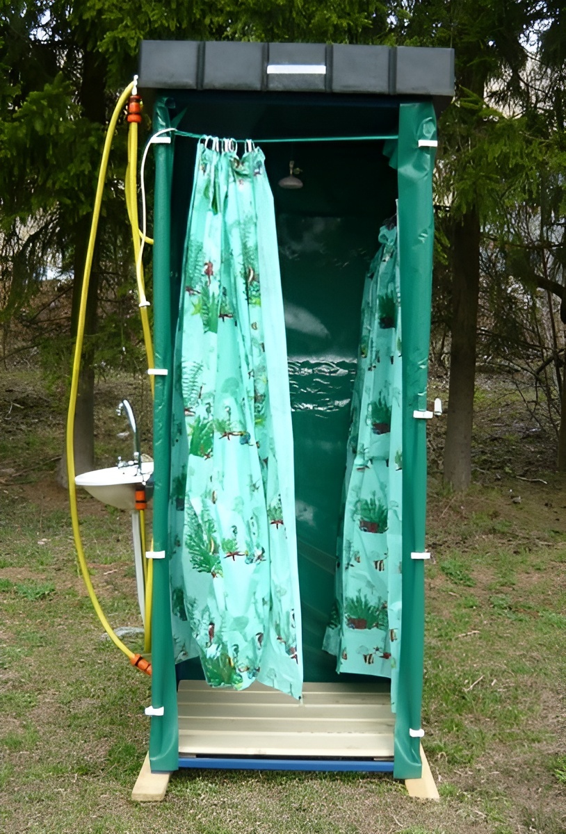 Бак, ТЭН, умывальник со смесителем - в комплекте