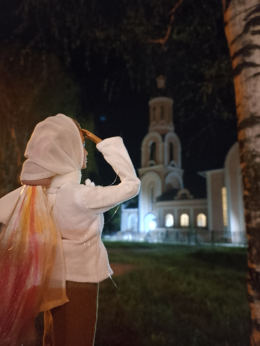 Пришли к храму